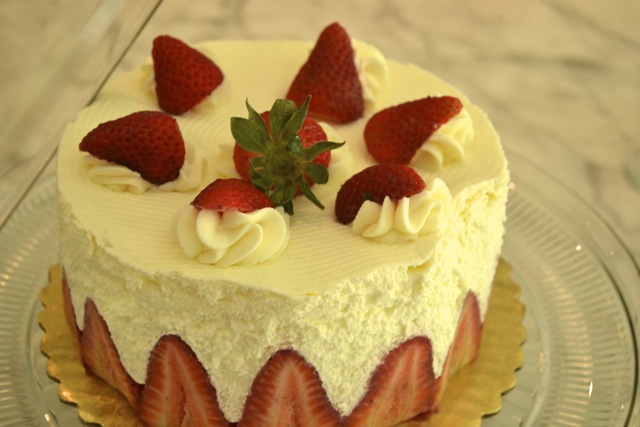 Entertaining: Spring Party: Strawberry Cream Cake