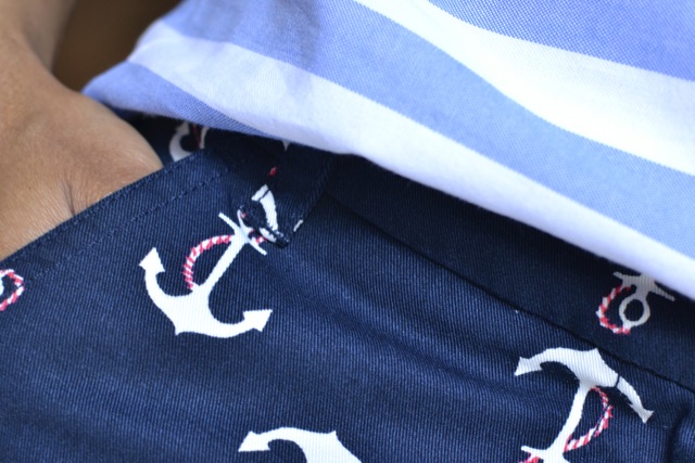 3 Ways to Wear Anchor Print Shorts: Blue Stripes 
