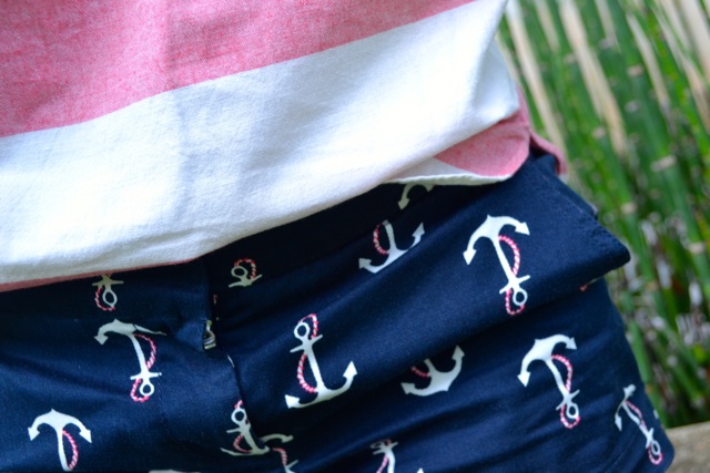 3 Ways to Wear Anchor Print Shorts: Red Wide Stripes
